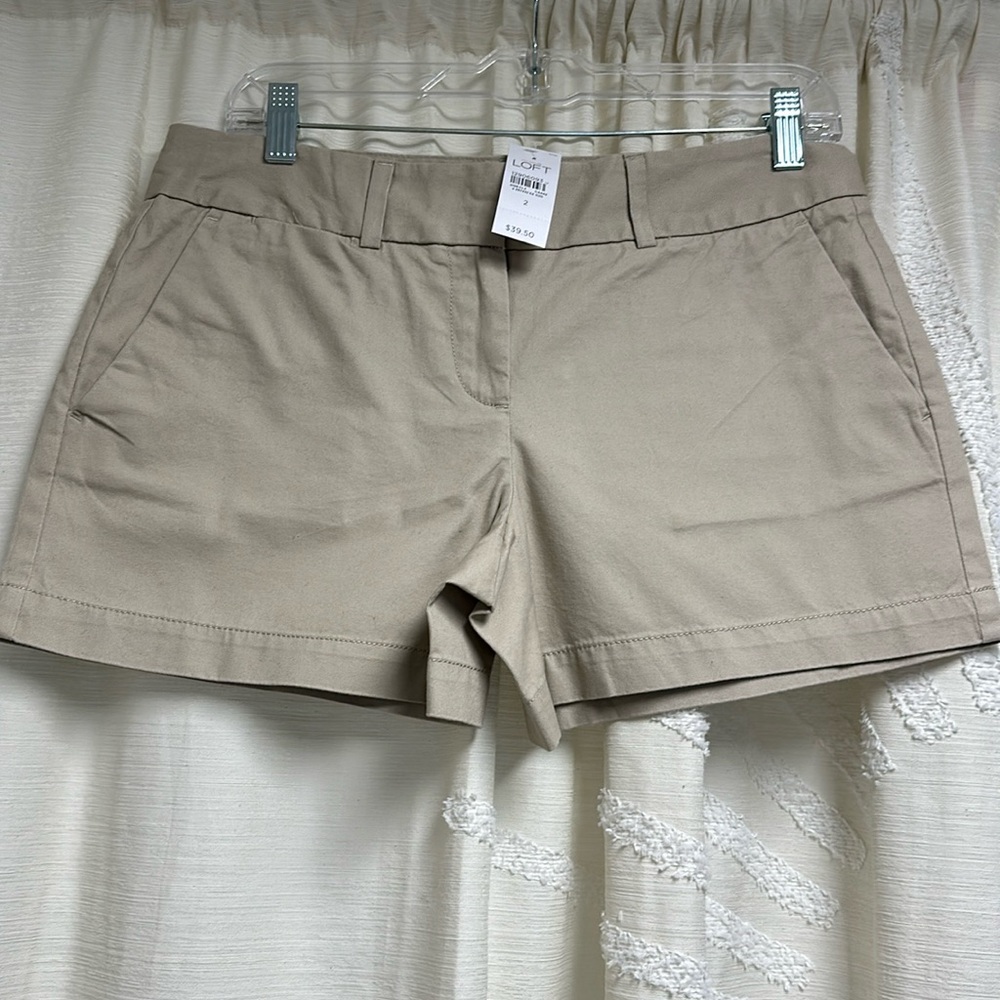 NWT Loft size 2 Stone khaki twill 4” shorts